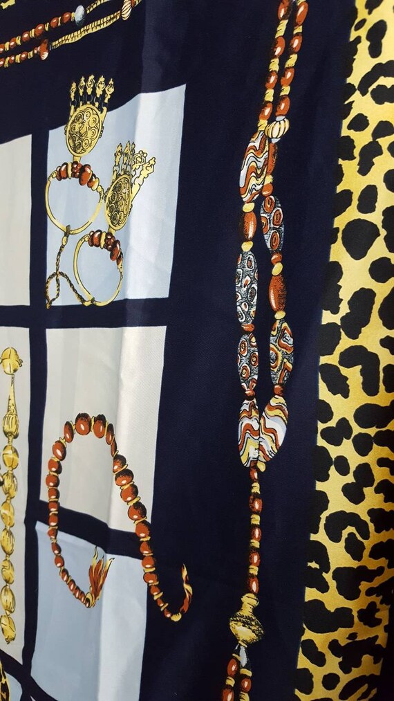 Large square polyester scarf with classic vintage… - image 7