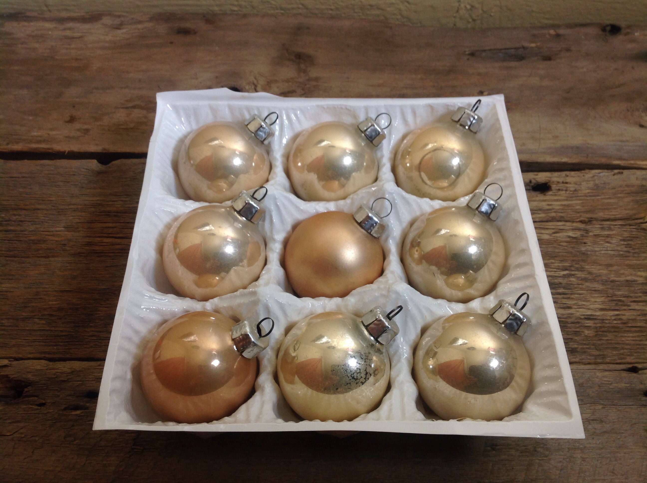 Mouth-blown glass Christmas ornamentsballs box included Democratic Republic of Germany batch of 9 golden balls5 cm 1950 Mouth-blown glass Christmas ornamentsballs box included Democratic Republic of Germany batch of 9 golden balls5 cm 1950