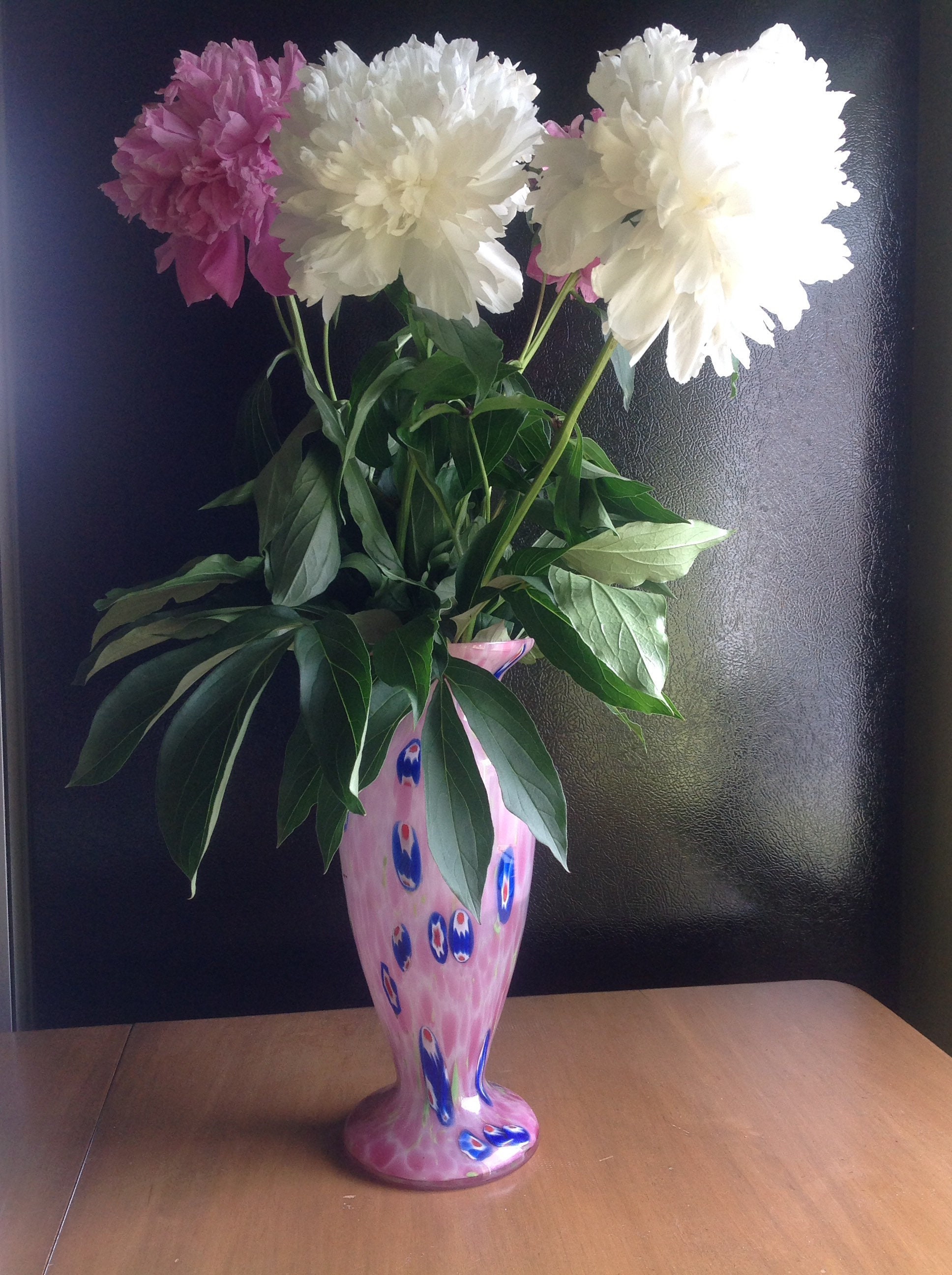 本物のヴィンテージ ムラーノ ミルフィオリ 吹きガラス花瓶 ピンクと