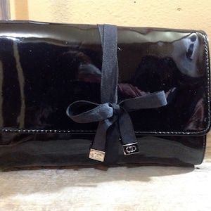 DIOR Parfums® Vintage toiletry bag/cosmetic pouch in black patent polyurethane/embossed Dior Parfums tag/logo/CD on clips