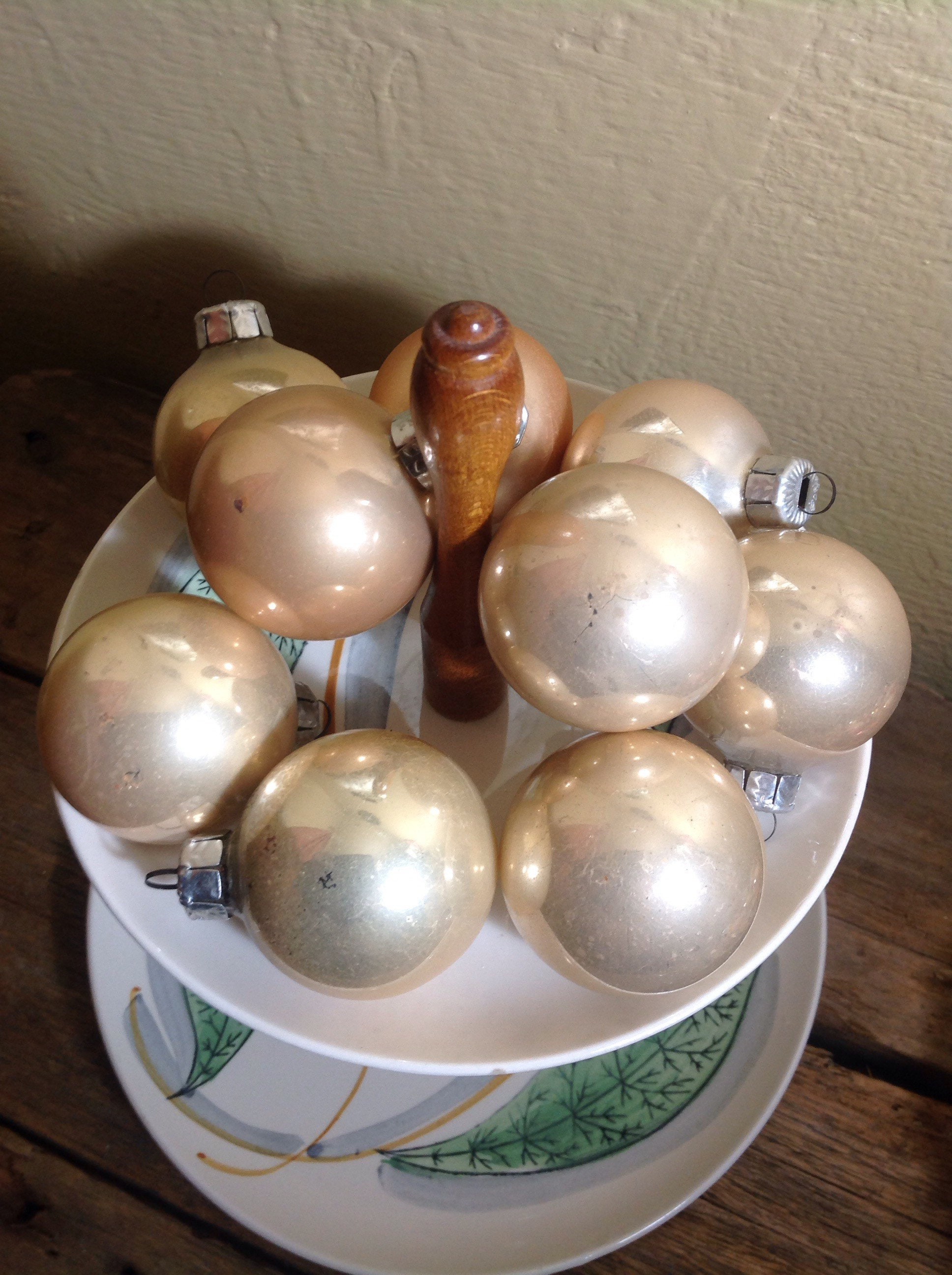 Mouth-blown glass Christmas ornamentsballs box included Democratic Republic of Germany batch of 9 golden balls5 cm 1950 Mouth-blown glass Christmas ornamentsballs box included Democratic Republic of Germany batch of 9 golden balls5 cm 1950