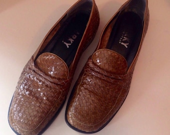 Vintage 1990s women's moccasin shoes in genuine brown braided leather by NARKY STUDIO ITALY