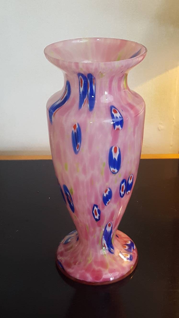本物のヴィンテージ ムラーノ ミルフィオリ 吹きガラス花瓶 ピンクと