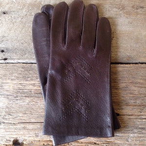 RIA&#39;S Hungary Brown Kid Leather Women&#39;s Gloves 100% Rayon Lining Vintage 1970s Size 6