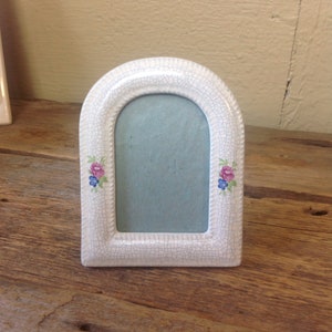 Vintage Romantic Farmhouse Style Faux Crackle Porcelain Picture Frame 4.5 x 3.5" Max Image 3 x 3.5"