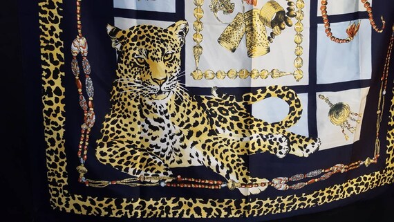 Large square polyester scarf with classic vintage… - image 9