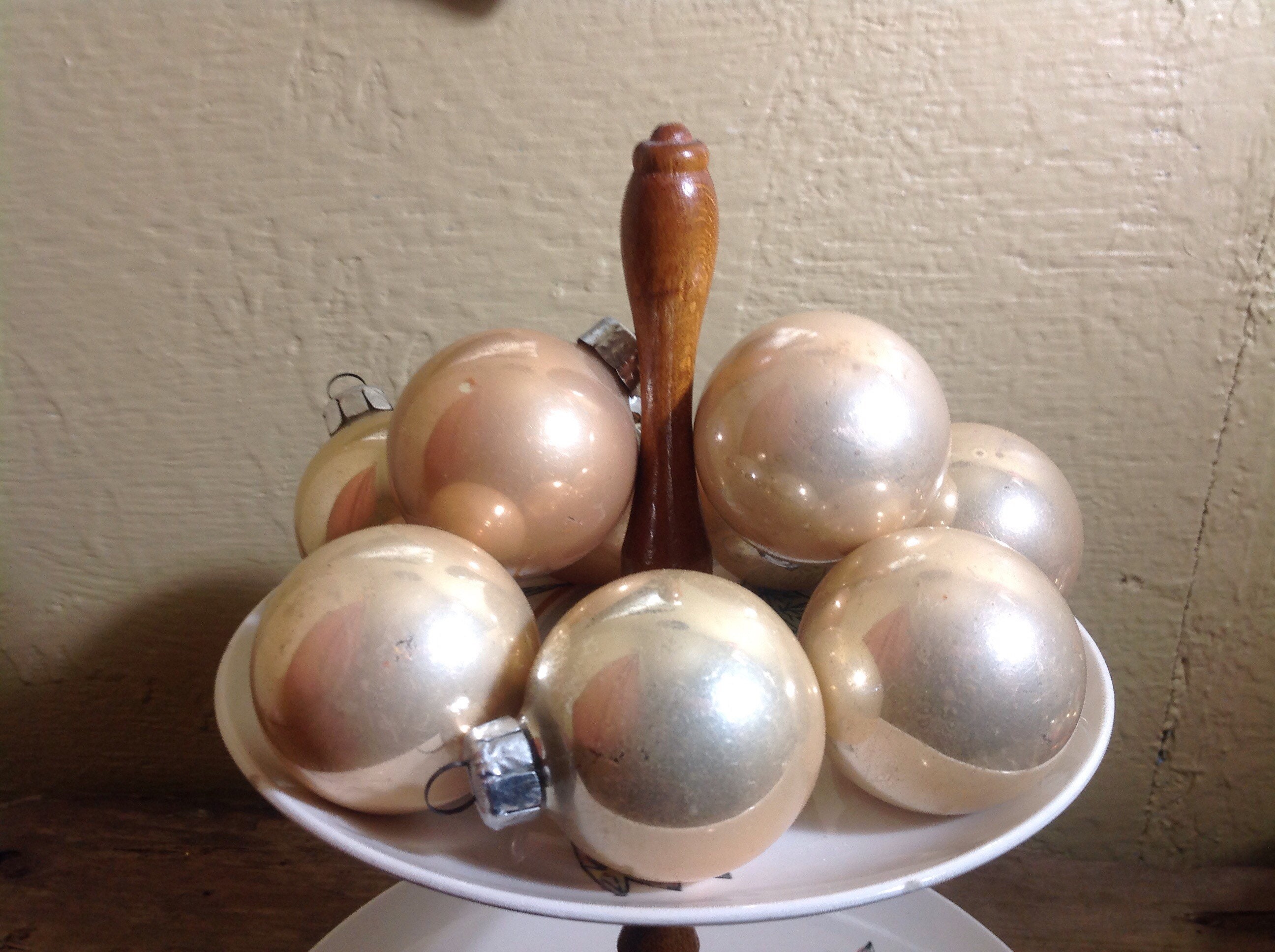Mouth-blown glass Christmas ornamentsballs box included Democratic Republic of Germany batch of 9 golden balls5 cm 1950 Mouth-blown glass Christmas ornamentsballs box included Democratic Republic of Germany batch of 9 golden balls5 cm 1950