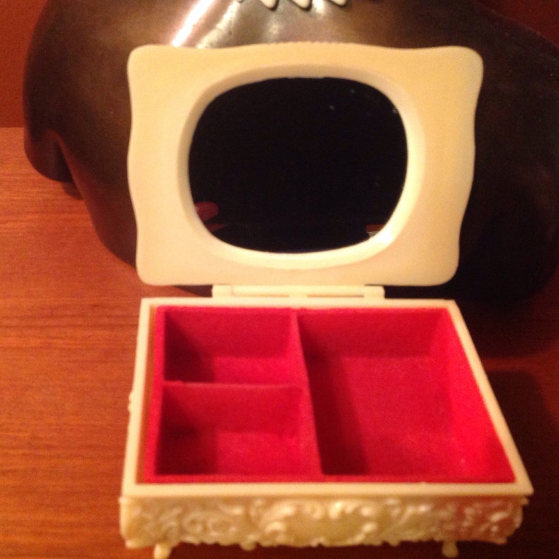 mirror Boxjewelry boxtrinketcellulose gift boxvintage 1940romantic style lidlegs red velvet Interior