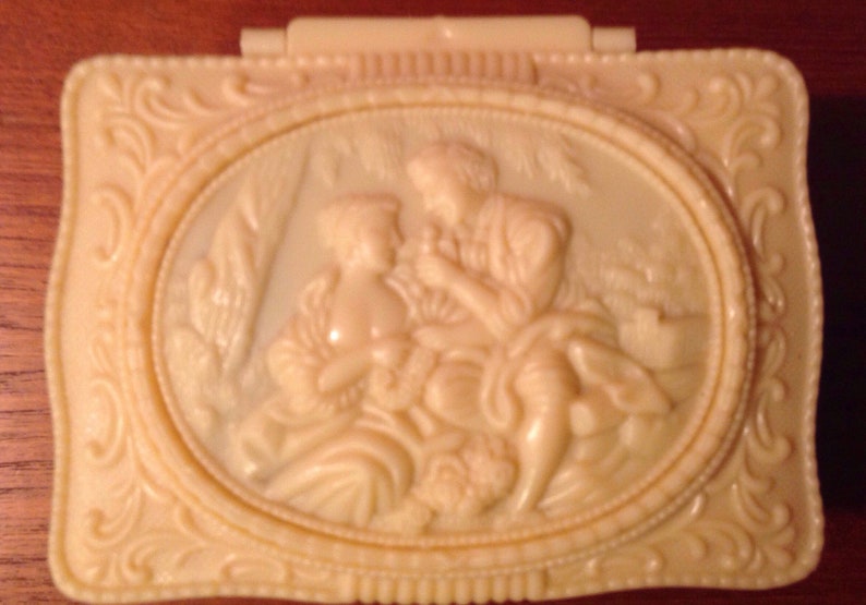 mirror Boxjewelry boxtrinketcellulose gift boxvintage 1940romantic style lidlegs red velvet Interior