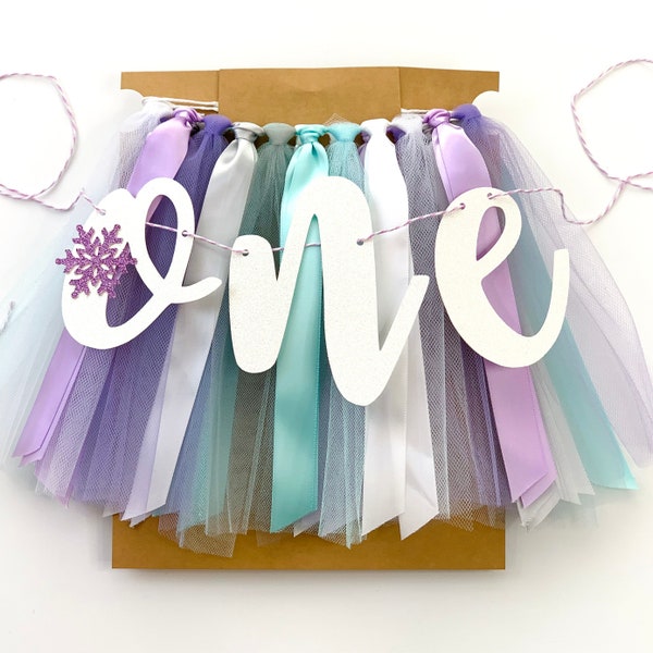 Winter Onederland Snowflake High Chair Tutu Skirt Banner. First Birthday Banner. Smash Cake Photo Prop. 1st Birthday Photo Backdrop. AQ