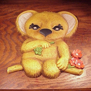 Retro 1978 Koala Bear with Flowers Wall Hanging, made of Plastic, no. 7539, made by Dart Inc., 1970&#39;s, Home Decor, Old