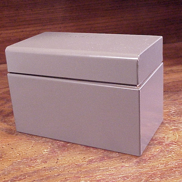 Vintage Retro 1970's Plain Gray Small Kitchen File 3 x 5 Card Recipe Box, with Rusty Bottom, Storage, Kitchen Decor, Metal, Office Desk, Old