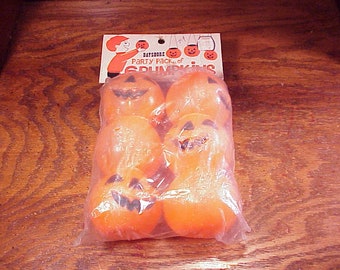 Vintage 1970's Bayshore Pack of 6 Party Plastic Small Pumpkins, Unopened Package, no. 7811, made in the USA, Halloween Decoration, Decor