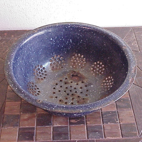 Vintage Rustic Rusty Worn Blue Enamelware Metal Colander Strainer, with Hole in it, Kitchen, Home, Cabin, Countryside Decor, Old Utensil