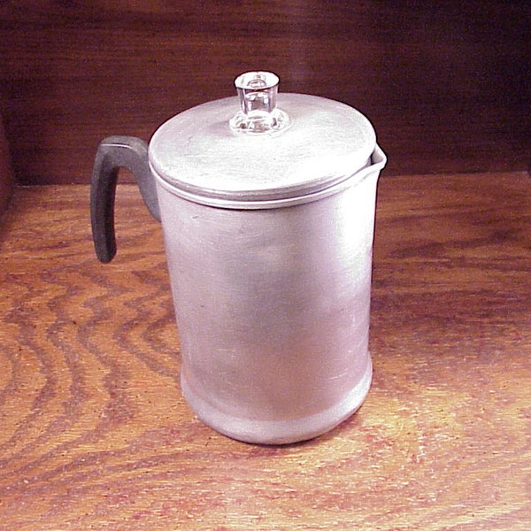 Vintage Old Rustic Worn Aluminum Coffee Pot, 8 1/2 inches tall, Shelf Display, Kitchen, Cabin, Garden, Country, Home Decor, Prop Use