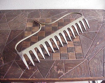 Vintage Rustic Rusty Brown Rake Head Metal Part, with 15 Tines, Decoration, Country, Garden, Barn, Home Decor, Old