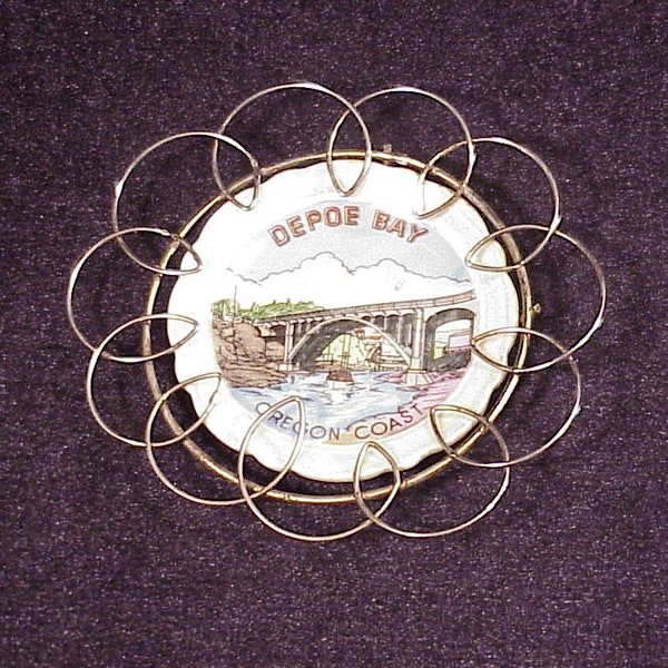 Vintage Depoe Bay, Oregon Coast Very Small Souvenir Colorful Ceramic Plate, with Wire Loop Frame, 3 3/4 Inch Diameter, OR, Old