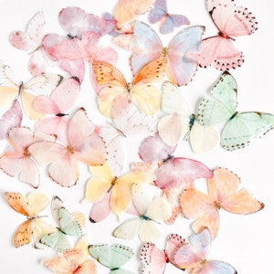 Packung mit 32 Stück, 3-5 cm vorgeschnittener Schmetterling aus essbarem Oblatenpapier - Pastellregenbogenoblatenschmetterling, Regenbogen essbarer Schmetterling, Oblatenpapierschmetterling