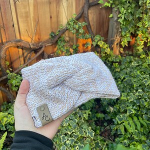 Knit Twist Earwarmer | Knitted Accessories, Knitted Earwarmer, Knit Hats, Handmade Accessories, Twisted Earwarmer, Hair Accessories
