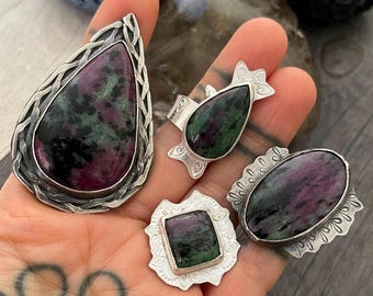 Bague tendance rubis zoisite : argent sterling oxydé, bague bohème réglable