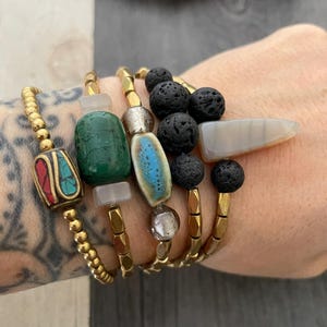 Pulseras de cuentas Pulseras hechas a mano Pulseras bohemias Pulseras elásticas Pulseras de latón Pulseras vintage Pulseras apilables Pulseras geniales