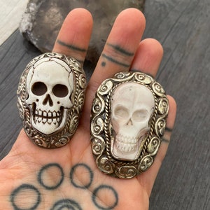 Anel de caveira, anel robusto, anel de motociclista, anel de caveira masculino, anéis de caveira, anel gótico, anel de esqueleto, anel Memento Mori, anel de sinete de caveira, anel punk masculino