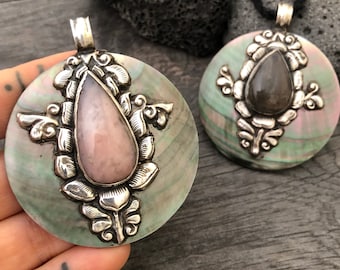 Große Perlmutt Silber Edelstein Statement Anhänger-Silber Perlmutt mit Labradorit und Pink Opal Statement Runde Anhänger Halskette