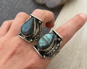 Labradorite Ring Big Stone Ring Big Ring Large Stone Ring Labradorite Rings Chunky Ring Bohemian Ring Big Rings Large Gemstone Ring