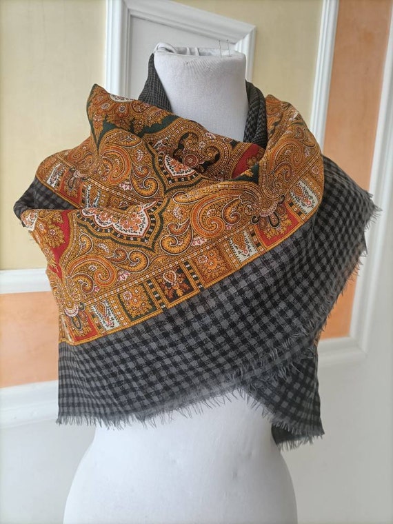 Maxi Foulard Valentino vintage in silk and wool. - image 7