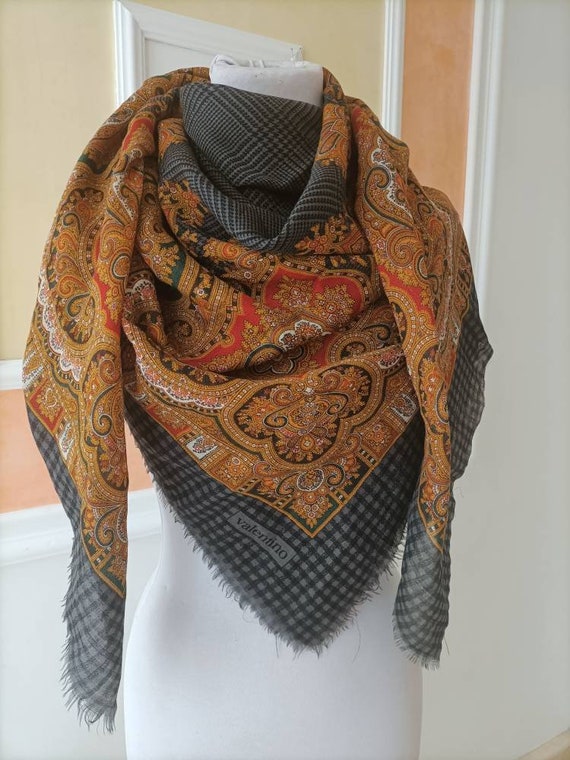 Maxi Foulard Valentino vintage in silk and wool. - image 2