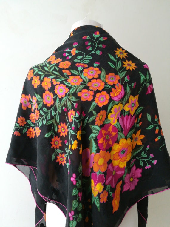Shawl Laura Biagiotti Foulard scarf flowers - image 3