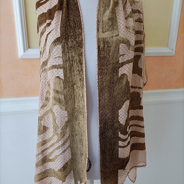 Foulard en soie Krizia vintage, floral roulé à la main, châle vintage