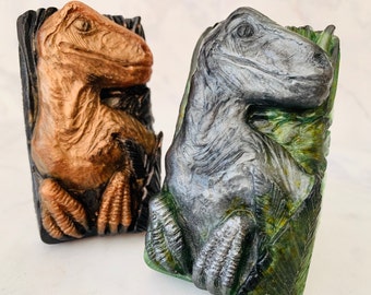 Jabón con forma de dinosaurio T-Rex con diseño en relieve