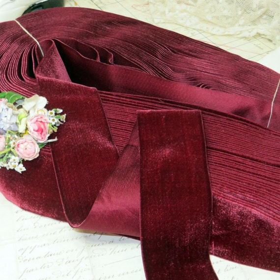 1Y canneberge en velours soie de soie velours des années 1920 Français ancien ruban vin Bourgogne garniture Noël ornement victorien chapellerie édouardienne chapeau fleur clapet 632738 1Y canneberge en velours soie de soie velours des années 1920 Français ancien ruban vin Bourgogne garniture Noël ornement victorien chapellerie édouardienne chapeau fleur clapet 632738