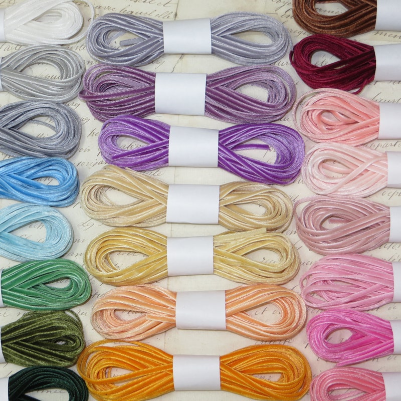Ribbon Necklace