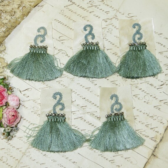 années 1920 FRANÇAIS verte mer verte FRANÇAIS strass blanc Antique Applique Patch Ribbonwork Turquoise Aqua soie métal métallique fil chapellerie fleur garniture 62f63b années 1920 FRANÇAIS verte mer verte FRANÇAIS strass blanc Antique Applique Patch Ribbonwork Turquoise Aqua soie métal métallique fil chapellerie fleur garniture 62f63b