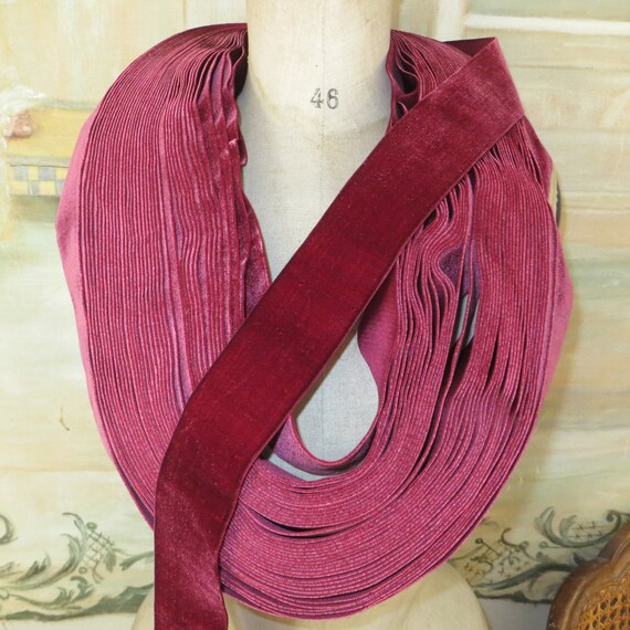 1Y canneberge en velours soie de soie velours des années 1920 Français ancien ruban vin Bourgogne garniture Noël ornement victorien chapellerie édouardienne chapeau fleur clapet 632738 1Y canneberge en velours soie de soie velours des années 1920 Français ancien ruban vin Bourgogne garniture Noël ornement victorien chapellerie édouardienne chapeau fleur clapet 632738