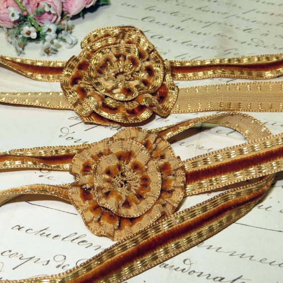 1y GOLDEN BROWN METAL Velvet Ribbon tags: Victorian Hat Dress Brown Honey Hat Banding Millinery Ribbonwork Rose Rosette Rococo Doll Trim