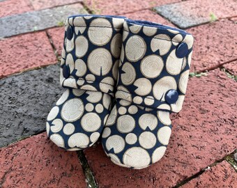 Baby Booties Stay On, Wood rings cakes slices