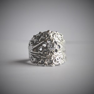 Beautiful Scorll Design Sterling Silver Cubic Zirconia Ring. #1627
