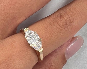 Emerald Cut Engagement Ring, Bridal Diamond Ring, 18K Rose Gold Diamond Ring, Unique Engagement Ring, 3 Diamond Ring, Statement Diamond Ring