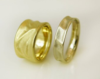 Conjunto de alianzas de boda de oro de 14k para él y para ella, anillos facetados con textura martillada.