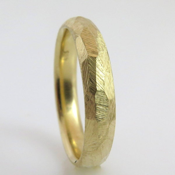 Alianza de boda en bruto, Anillo de boda facetado, Alianza de boda única, Anillo de oro en bruto, Alianza de boda de oro martillado, Alianza de boda texturizada