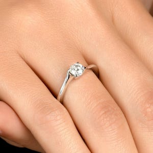 Solitär Diamantring, Naturdiamantring, gedrehter Diamantring, Diamant-Verlobungsring, Diamant-Ehering, 18k Goldring, 0.50TCW