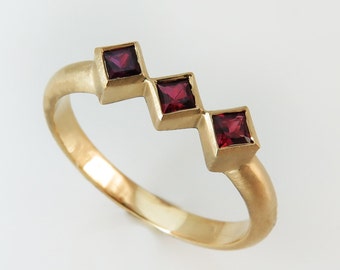 14K 18K massief gouden ring met drie robijnen en prinsessen: geboortesteen juli, verlovingssieraden