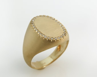 Gold Signet Ring, Oval Signet Ring, Halo Diamond Ring, Fine Jewelry, 18k Signet Ring, Pinky Ring, Solid gold ring, Ring For Men, Modern Ring