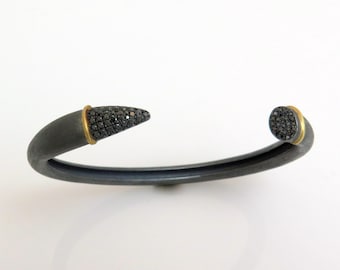Bracciale con diamanti neri, bracciale aperto, bracciale in argento e oro, bracciale rigido, bracciale in argento ossidato, bracciale unico, pavé, 18 carati