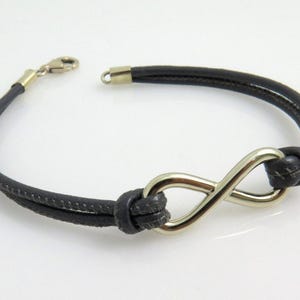 Pulsera de cuero Infinity para hombre en oro de 14 quilates, detalle en oro blanco