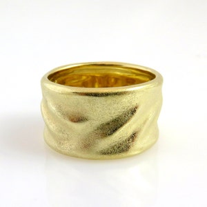 14K Gold Wide Wedding Band, Rustic Textured Ring, Modern Women&#39;s Wedding Ring, Solid Gold Band