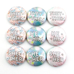 Pin de pronombre en colores pastel / Ellos/Ellos, Ella/Ella, Él/Él/Trans, No binario, Género fluido, Botón de pronombre de género queer